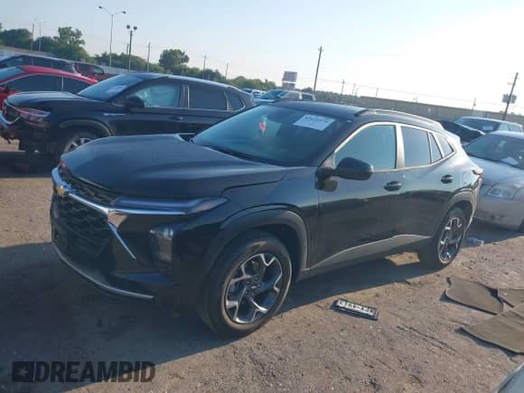 2025 Chevrolet Trax LT с VIN KL77LHEP2SC308439, выставлен на аукционе IAAI как лот 43121579 с пробегом 1 279 миль миль и . История ставок и продаж доступна на DreamBid. Изображение 2.