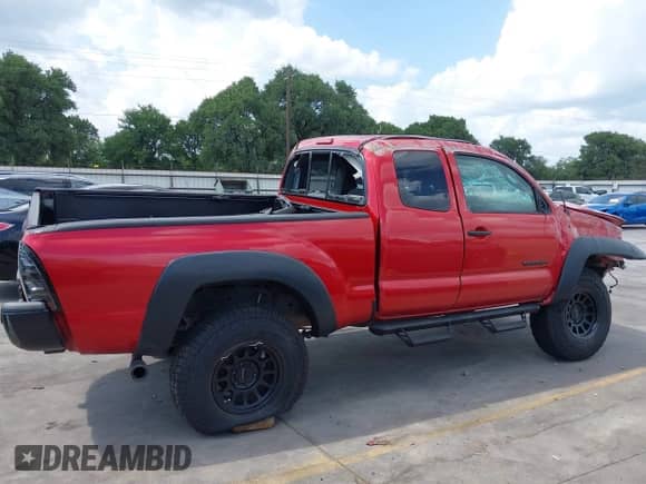 2015 Toyota Tacoma PreRunner z VIN 5TFTU4GN5FX090241, wystawiony jako IAAI lot #42547149 z przebiegiem 131 056 mil mil oraz . Historia ofert i sprzedaży dostępna na DreamBid. Obrazek 14.