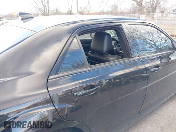 2019 Chrysler 300 S с VIN 2C3CCABG3KH566001, выставлен на аукционе IAAI как лот 41489388 с пробегом 84 442 миль миль и . История ставок и продаж доступна на DreamBid. Изображение 18.