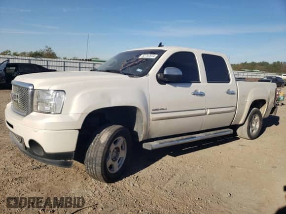 2010 GMC Sierra 1500 Denali z VIN 3GTRKXE27AG293882, wystawiony jako Copart lot #82752524 z przebiegiem 204 258 mil mil oraz Szkoda całkowita • Salvage title. Historia ofert i sprzedaży dostępna na DreamBid. Obrazek 1.