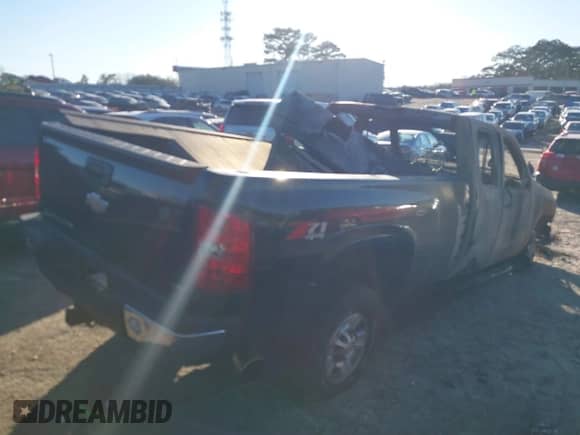 2008 Chevrolet Silverado 3500HD с VIN 1GCHC396X8E148691, выставлен на аукционе IAAI как лот 41600724 с пробегом Не указан миль и . История ставок и продаж доступна на DreamBid. Изображение 4.