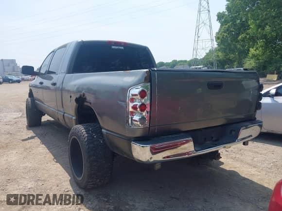2006 Dodge 3500 Laramie z VIN 3D7LX39C96G198451, wystawiony jako IAAI lot #42487804 z przebiegiem 276 533 mil mil oraz . Historia ofert i sprzedaży dostępna na DreamBid. Obrazek 3.