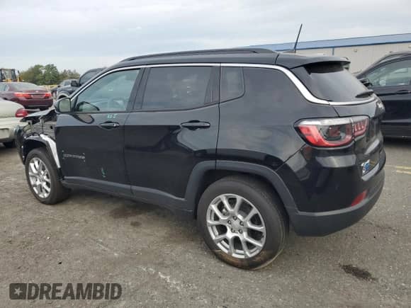 2023 Jeep Compass Latitude Lux with VIN 3C4NJDFN5PT547047, listed as a Copart auction lot 80772015 with 5,301 mi miles and Salvage title. Bid and sale history available at DreamBid. Image 2.