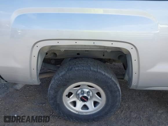 2018 GMC Sierra 1500 with VIN 1GTV2LEH6JZ219459, listed as a IAAI auction lot 43406112 with 208,221 mi miles and . Bid and sale history available at DreamBid. Image 6.