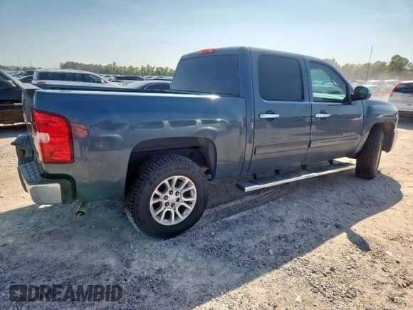 2012 Chevrolet Silverado 1500 LS z VIN 3GCPCREA9CG157053, wystawiony jako Copart lot #72037255 z przebiegiem 240 289 mil mil oraz Szkoda całkowita • Salvage title. Historia ofert i sprzedaży dostępna na DreamBid. Obrazek 3.