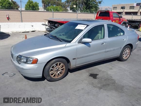 2004 Volvo S60 с VIN YV1RS61T242406749, выставлен на аукционе IAAI как лот 42596548 с пробегом 154 018 миль миль и . История ставок и продаж доступна на DreamBid. Изображение 2.