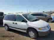 1997 Dodge Caravan SE z VIN 2B4GP45R0VR138396, wystawiony jako Copart lot #50249145 z przebiegiem Nie podano mil oraz Czysty tytuł • Clean title. Historia ofert i sprzedaży dostępna na DreamBid. Obrazek 4.