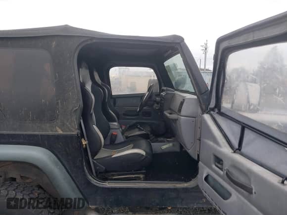 1998 Jeep Wrangler SE z VIN 1J4FY29P6WP765254, wystawiony jako IAAI lot #43342210 z przebiegiem 128 384 mil mil oraz . Historia ofert i sprzedaży dostępna na DreamBid. Obrazek 5.