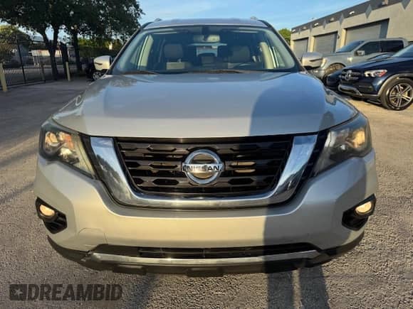 2017 Nissan Pathfinder SV z VIN 5N1DR2MN2HC672804, wystawiony jako Copart lot #69155945 z przebiegiem Nie podano mil oraz Czysty tytuł • Clean title. Historia ofert i sprzedaży dostępna na DreamBid. Obrazek 5.