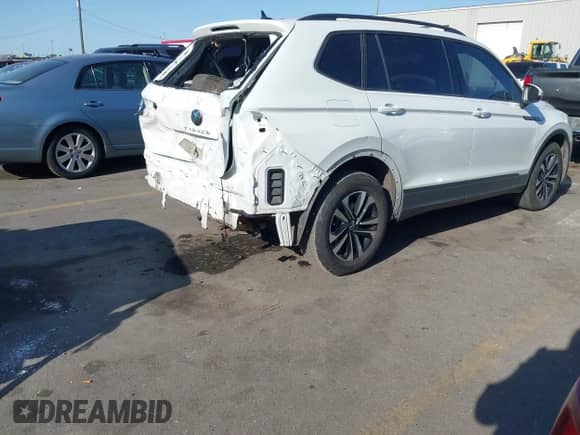 2023 Volkswagen Tiguan S с VIN 3VVRB7AX3PM065181, выставлен на аукционе IAAI как лот 42419081 с пробегом 32 495 миль миль и . История ставок и продаж доступна на DreamBid. Изображение 4.