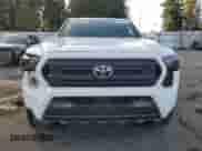 2024 Toyota Tacoma SR5 z VIN 3TYLB5JN5RT007412, wystawiony jako Copart lot #86193645 z przebiegiem 16 704 mil mil oraz Szkoda całkowita • Salvage title. Historia ofert i sprzedaży dostępna na DreamBid. Obrazek 5.