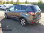 2017 Ford Escape SE z VIN 1FMCU9G92HUB72735, wystawiony jako IAAI lot #43287650 z przebiegiem 108 827 mil mil oraz . Historia ofert i sprzedaży dostępna na DreamBid. Obrazek 3.