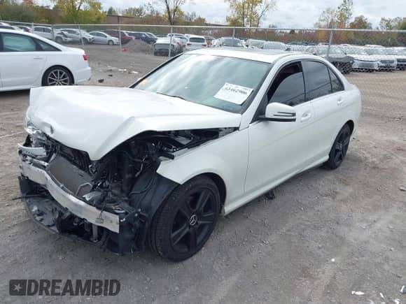 2010 Mercedes-Benz C 300 Sport z VIN WDDGF8BB6AR089165, wystawiony jako IAAI lot #43462906 z przebiegiem 128 332 mil mil oraz . Historia ofert i sprzedaży dostępna na DreamBid. Obrazek 2.