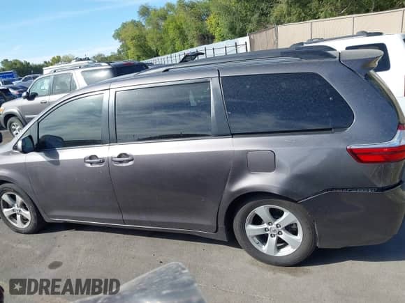 2015 Toyota Sienna LE с VIN 5TDKK3DC9FS575681, выставлен на аукционе IAAI как лот 43259036 с пробегом 234 312 миль миль и . История ставок и продаж доступна на DreamBid. Изображение 14.