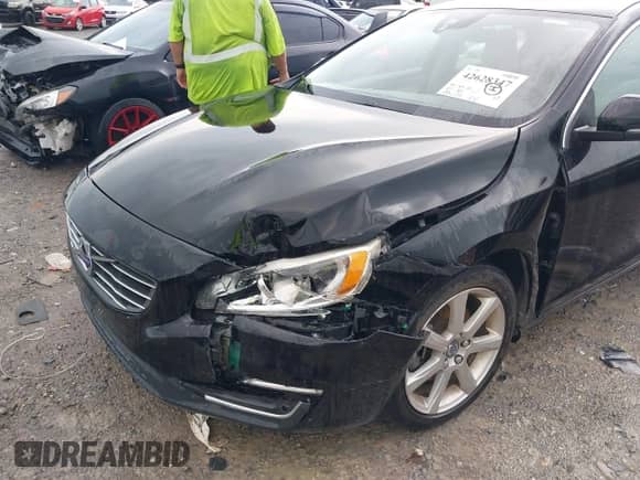 2016 Volvo S60 T5 Drive-E Premier z VIN YV126MFK4G2413197, wystawiony jako IAAI lot #42628347 z przebiegiem 98 174 mil mil oraz . Historia ofert i sprzedaży dostępna na DreamBid. Obrazek 6.