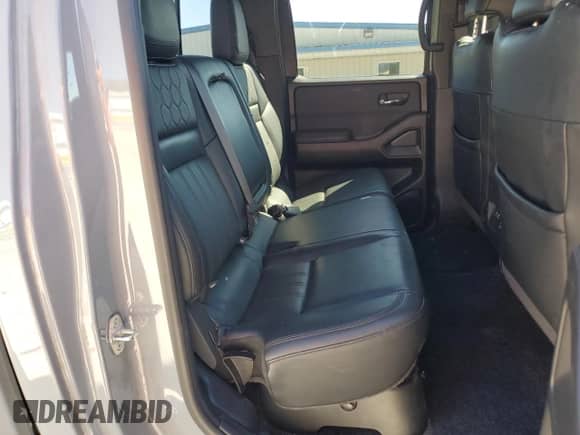 2022 Nissan Frontier Pro-4X z VIN 1N6ED1EK5NN692886, wystawiony jako Copart lot #48501315 z przebiegiem 20 895 mil mil oraz Szkoda całkowita • Salvage title. Historia ofert i sprzedaży dostępna na DreamBid. Obrazek 10.