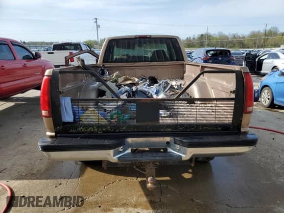 1997 Chevrolet Silverado 2500 z VIN 1GCGC29RXVE244557, wystawiony jako Copart lot #45852655 z przebiegiem 235 254 mil mil oraz Nie do naprawy • Non repairable. Historia ofert i sprzedaży dostępna na DreamBid. Obrazek 6.