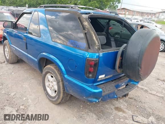 2000 Chevrolet Blazer LS с VIN 1GNCT18W6YK288858, выставлен на аукционе IAAI как лот 42344368 с пробегом 207 183 миль миль и . История ставок и продаж доступна на DreamBid. Изображение 3.