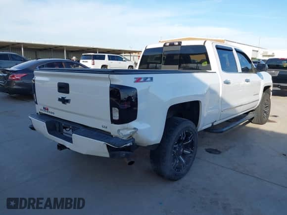 2016 Chevrolet Silverado 1500 LTZ z VIN 3GCUKSEJ0GG221628, wystawiony jako IAAI lot #41276045 z przebiegiem 153 476 mil mil oraz . Historia ofert i sprzedaży dostępna na DreamBid. Obrazek 4.