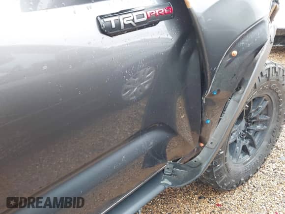 2020 Toyota Tacoma SR5 with VIN 5TFCZ5AN4LX237581, listed as a IAAI auction lot 43191708 with 126,946 mi miles and . Bid and sale history available at DreamBid. Image 21.