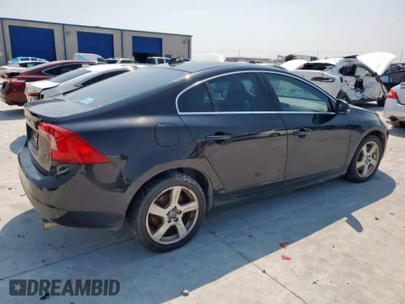 2013 Volvo S60 T5 Premier с VIN YV1612FSXD2217006, выставлен на аукционе Copart как лот 72073895 с пробегом 156 844 миль миль и Чистый • Clean title. История ставок и продаж доступна на DreamBid. Изображение 3.