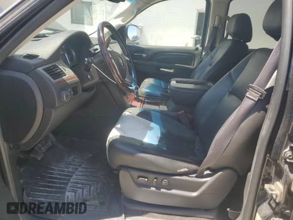 2014 Cadillac Escalade Luxury z VIN 1GYS4BEF1ER182908, wystawiony jako Copart lot #58026205 z przebiegiem 136 254 mil mil oraz Szkoda całkowita • Salvage title. Historia ofert i sprzedaży dostępna na DreamBid. Obrazek 7.