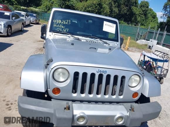 2008 Jeep Wrangler Unlimited Sahara с VIN 1J8GA591X8L628123, выставлен на аукционе IAAI как лот 43102623 с пробегом 231 500 миль миль и . История ставок и продаж доступна на DreamBid. Изображение 6.