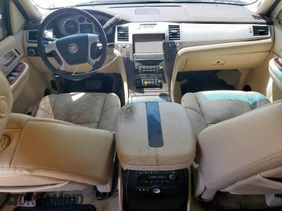 2007 Cadillac Escalade with VIN 1GYEC63807R373735, listed as a Copart auction lot 70743775 with 153,729 mi miles and Clean title. Bid and sale history available at DreamBid. Image 8.