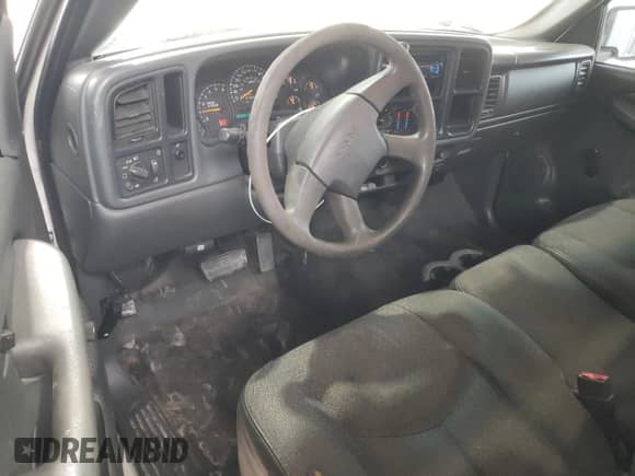 2006 GMC Sierra 1500 Work Truck z VIN 3GTEC14X06G245704, wystawiony jako Copart lot #83527594 z przebiegiem 200 794 mil mil oraz Szkoda całkowita • Salvage title. Historia ofert i sprzedaży dostępna na DreamBid. Obrazek 8.