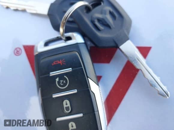 2020 Ram 1500 Lone Star z VIN 1C6SRFFT7LN370170, wystawiony jako IAAI lot #43367178 z przebiegiem 62 504 mil mil oraz . Historia ofert i sprzedaży dostępna na DreamBid. Obrazek 11.