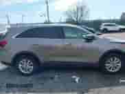 2019 Kia Sorento S z VIN 5XYPGDA59KG508363, wystawiony jako IAAI lot #41937863 z przebiegiem 52 308 mil mil oraz . Historia ofert i sprzedaży dostępna na DreamBid. Obrazek 12.