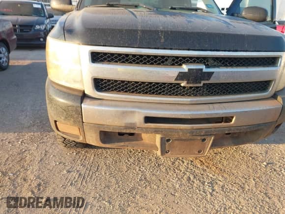 2011 Chevrolet Silverado 1500 LT z VIN 1GCRCSEAXBZ125243, wystawiony jako IAAI lot #43134333 z przebiegiem 261 653 mil mil oraz . Historia ofert i sprzedaży dostępna na DreamBid. Obrazek 6.