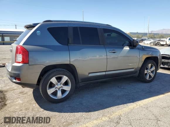 2012 Jeep Compass Sport z VIN 1C4NJCBA0CD618121, wystawiony jako Copart lot #84818275 z przebiegiem 170 126 mil mil oraz Szkoda całkowita • Salvage title. Historia ofert i sprzedaży dostępna na DreamBid. Obrazek 3.