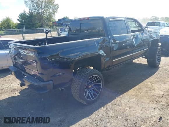 2015 Chevrolet Silverado 1500 LTZ z VIN 3GCUKSEC7FG528925, wystawiony jako IAAI lot #43437204 z przebiegiem Nie podano mil oraz . Historia ofert i sprzedaży dostępna na DreamBid. Obrazek 4.