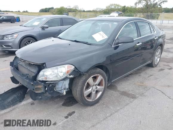 2012 Chevrolet Malibu 2LT z VIN 1G1ZD5E03CF331621, wystawiony jako IAAI lot #43117702 z przebiegiem 127 540 mil mil oraz . Historia ofert i sprzedaży dostępna na DreamBid. Obrazek 2.