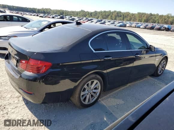 2016 BMW 5 Series 528i z VIN WBA5A5C59GG352662, wystawiony jako Copart lot #80521305 z przebiegiem 107 737 mil mil oraz Czysty tytuł • Clean title. Historia ofert i sprzedaży dostępna na DreamBid. Obrazek 3.