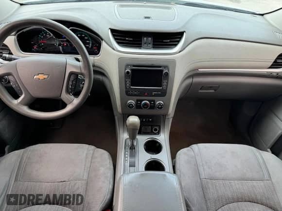 2016 Chevrolet Traverse LS z VIN 1GNKRFED2GJ236027, wystawiony jako Copart lot #71632494 z przebiegiem 117 234 mil mil oraz Szkoda całkowita • Salvage title. Historia ofert i sprzedaży dostępna na DreamBid. Obrazek 7.