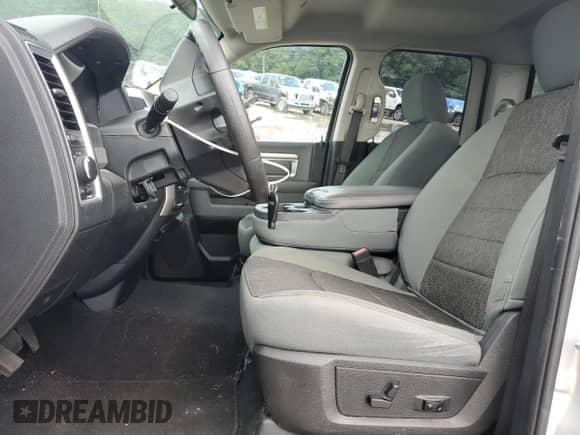 2018 Ram 1500 SLT z VIN 1C6RR6GG0JS201462, wystawiony jako Copart lot #63066665 z przebiegiem 152 689 mil mil oraz Szkoda całkowita • Salvage title. Historia ofert i sprzedaży dostępna na DreamBid. Obrazek 7.