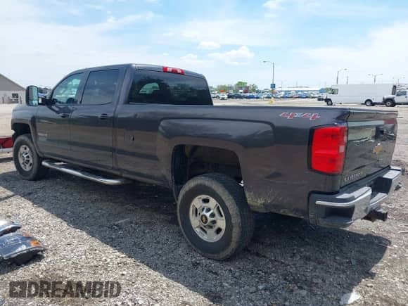 2015 Chevrolet Silverado 2500HD LT z VIN 1GC1KVE82FF572185, wystawiony jako IAAI lot #42207194 z przebiegiem 245 109 mil mil oraz . Historia ofert i sprzedaży dostępna na DreamBid. Obrazek 3.