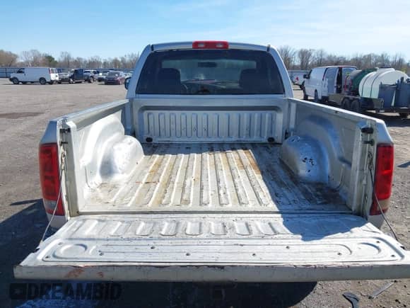 2004 Dodge 1500 ST z VIN 1D7HU16N04J159106, wystawiony jako IAAI lot #41802145 z przebiegiem 257 261 mil mil oraz . Historia ofert i sprzedaży dostępna na DreamBid. Obrazek 8.