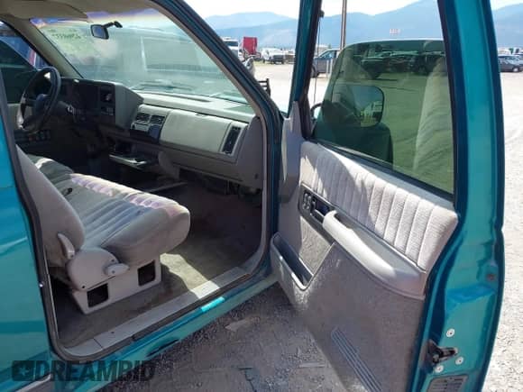 1994 GMC Sierra 1500 с VIN 1GTEK19K9RE543454, выставлен на аукционе IAAI как лот 42960337 с пробегом 157 405 миль миль и . История ставок и продаж доступна на DreamBid. Изображение 5.