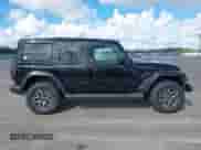 2025 Jeep Wrangler Sahara с VIN 1C4PJXEN7SW518700, выставлен на аукционе IAAI как лот 43325248 с пробегом 11 580 миль миль и . История ставок и продаж доступна на DreamBid. Изображение 13.