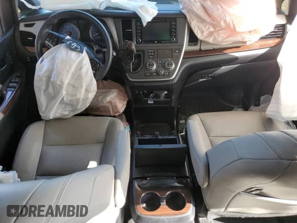 2020 Toyota Sienna XLE Auto Access Seat z VIN 5TDYZ3DC9LS036379, wystawiony jako Copart lot #81145885 z przebiegiem 86 890 mil mil oraz Szkoda całkowita • Salvage title. Historia ofert i sprzedaży dostępna na DreamBid. Obrazek 8.