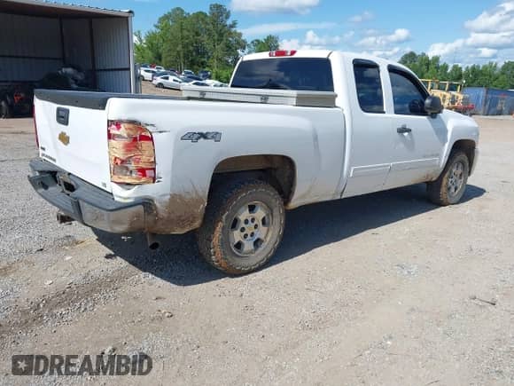 2012 Chevrolet Silverado 1500 LS z VIN 1GCRKREAXCZ307540, wystawiony jako IAAI lot #42354674 z przebiegiem 174 551 mil mil oraz . Historia ofert i sprzedaży dostępna na DreamBid. Obrazek 4.