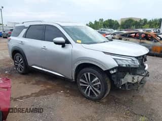 2023 Nissan Pathfinder Platinum с VIN 5N1DR3DK8PC228837, выставлен на аукционе IAAI как лот 43173190 с пробегом 59 871 миль миль и . История ставок и продаж доступна на DreamBid. Изображение 1.