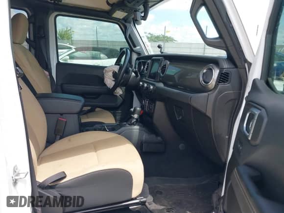 2022 Jeep Wrangler Unlimited Sahara z VIN 1C4HJXEN5NW144922, wystawiony jako IAAI lot #42452901 z przebiegiem 51 223 mil mil oraz . Historia ofert i sprzedaży dostępna na DreamBid. Obrazek 5.