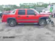 2006 Chevrolet Avalanche Z66 z VIN 3GNEC12Z66G199890, wystawiony jako IAAI lot #42626669 z przebiegiem 200 699 mil mil oraz . Historia ofert i sprzedaży dostępna na DreamBid. Obrazek 13.