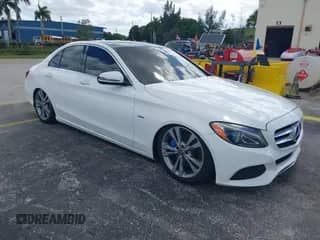 2017 Mercedes-Benz C 350e z VIN 55SWF4HBXHU215631, wystawiony jako IAAI lot #43488655 z przebiegiem 140 322 mil mil oraz . Historia ofert i sprzedaży dostępna na DreamBid. Obrazek 1.