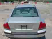 2004 Volvo S60 с VIN YV1RS61T442343704, выставлен на аукционе IAAI как лот 42318811 с пробегом 173 475 миль миль и . История ставок и продаж доступна на DreamBid. Изображение 16.