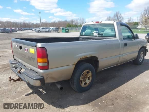 2000 Chevrolet Silverado 1500 with VIN 1GCEC14V2YE369725, listed as a IAAI auction lot 42088751 with 390,344 mi miles and . Bid and sale history available at DreamBid. Image 4.